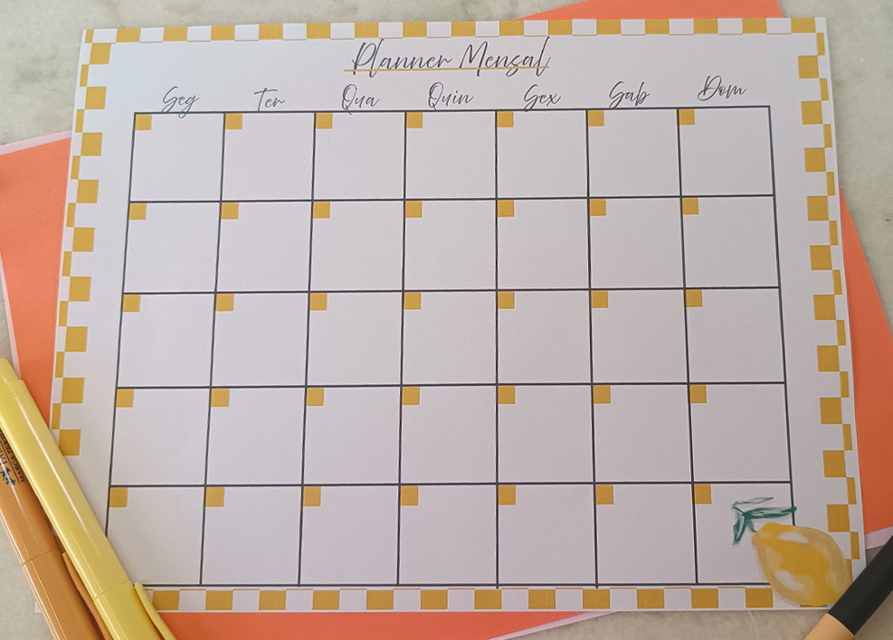 Planner Mensal Frutas para pessoas organizadas e criativas amarelo limão